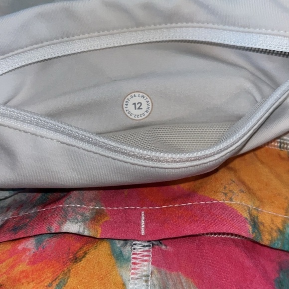 Lululemon Speed Up Low-Rise Lined Short 2.5"
White Multi / White | Size 12 - Picture 7 of 10